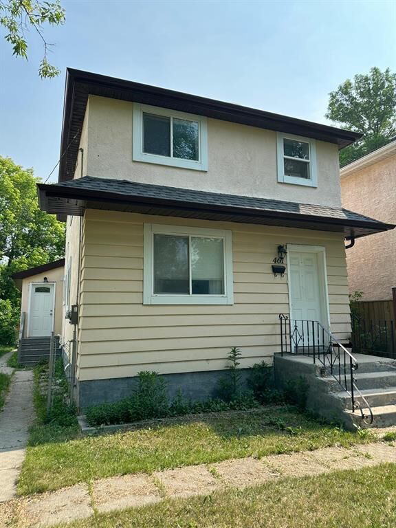 Property Photo: 461 Manitoba Avenue MB R2W 2G4