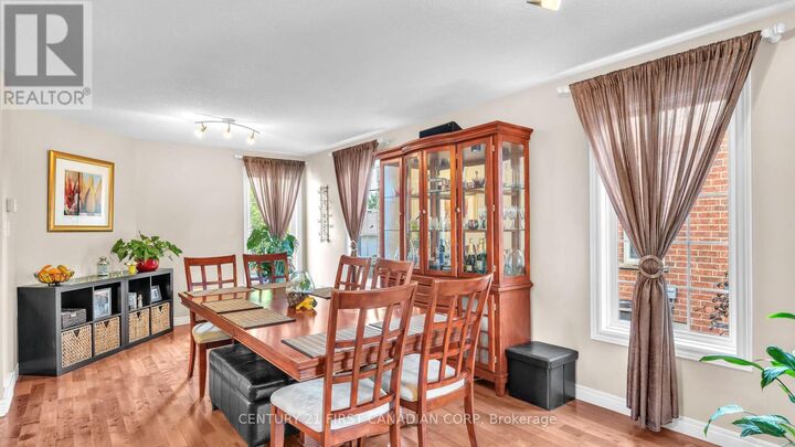 Property Photo: 916 Cresthaven Crescent ON N6K 4W1