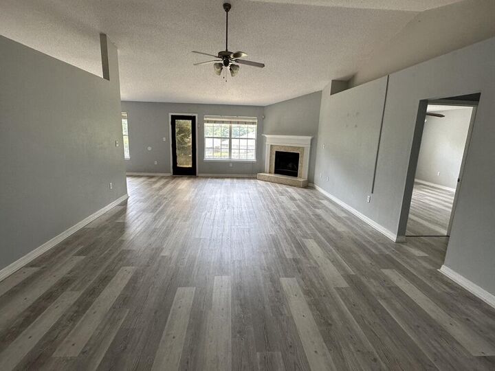 Property Photo: 427 Triton Street FL 32536