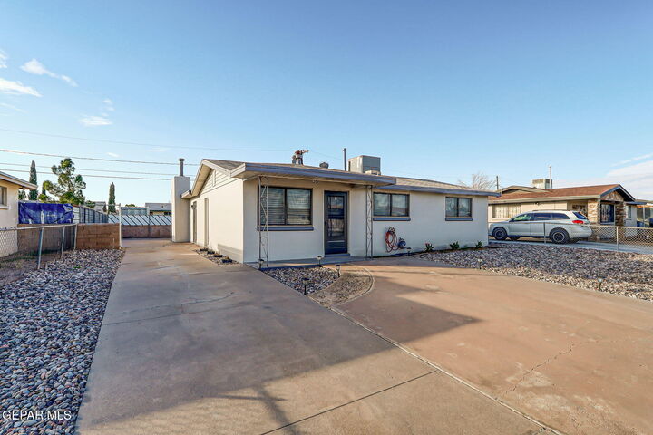 310 Kelvin Avenue  El Paso TX 79915 photo