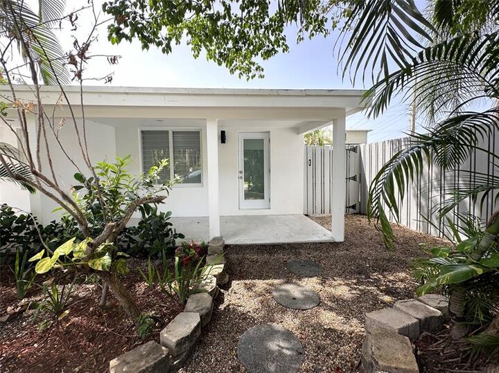 Property Photo: 2201-3 NE 9th Ave 3 FL 33305
