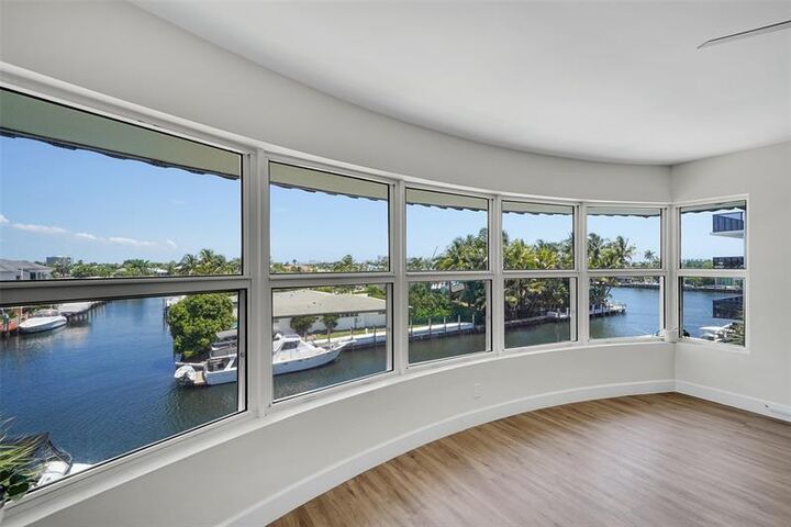 Property Photo: 3121 NE 51 St 406E FL 33308