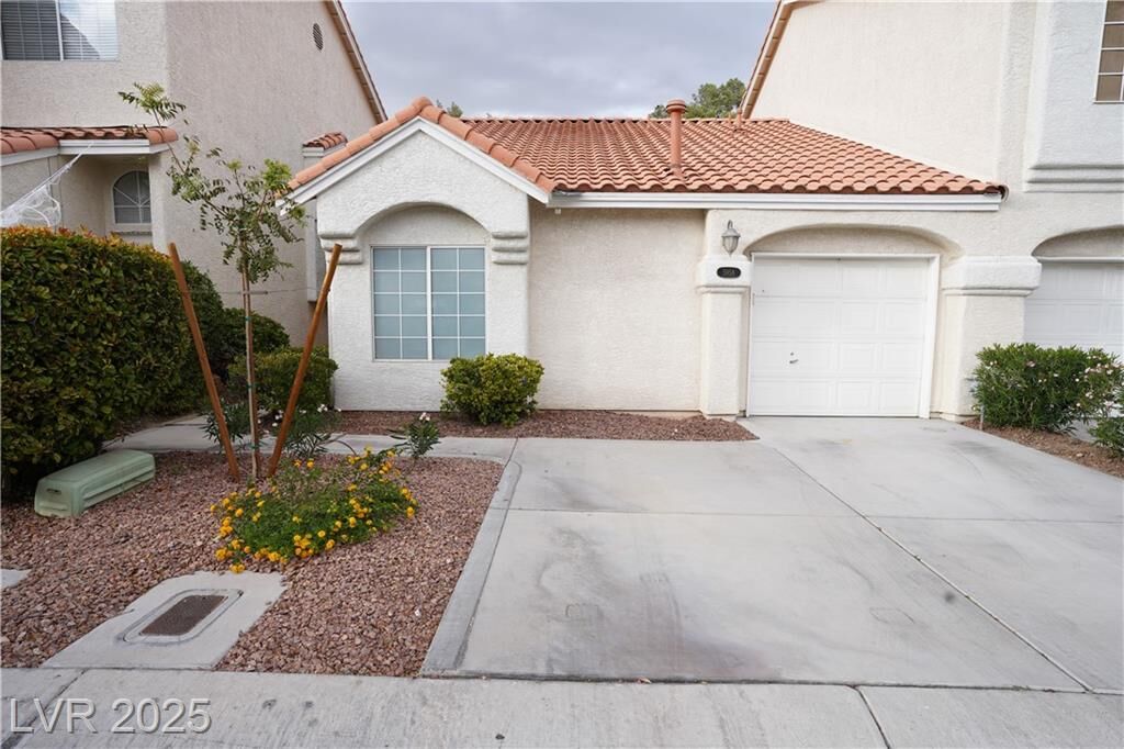 Property Photo: 5958 Greenery View Lane NV 89118
