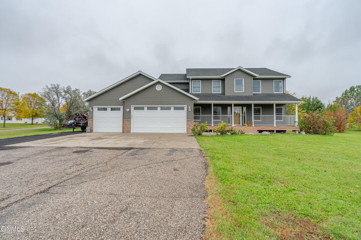Property Photo: 531 Crestland Place ND 58503