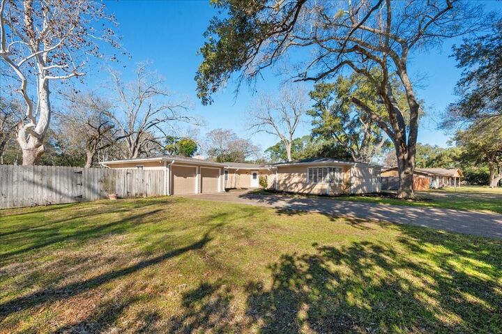 Property Photo: 1905 Avenue D TX 77494