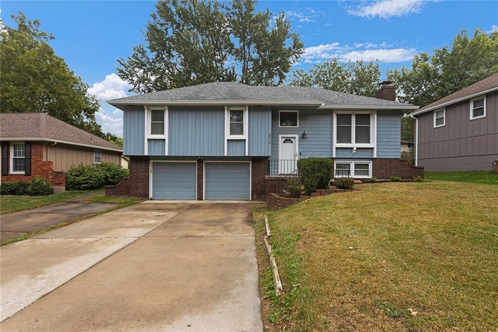 Property Photo: 8915 N Grand Avenue MO 64155