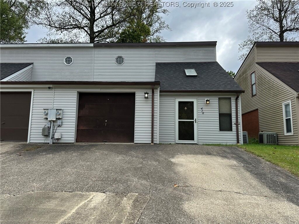 Property Photo: 418 Donna Drive WV 25177