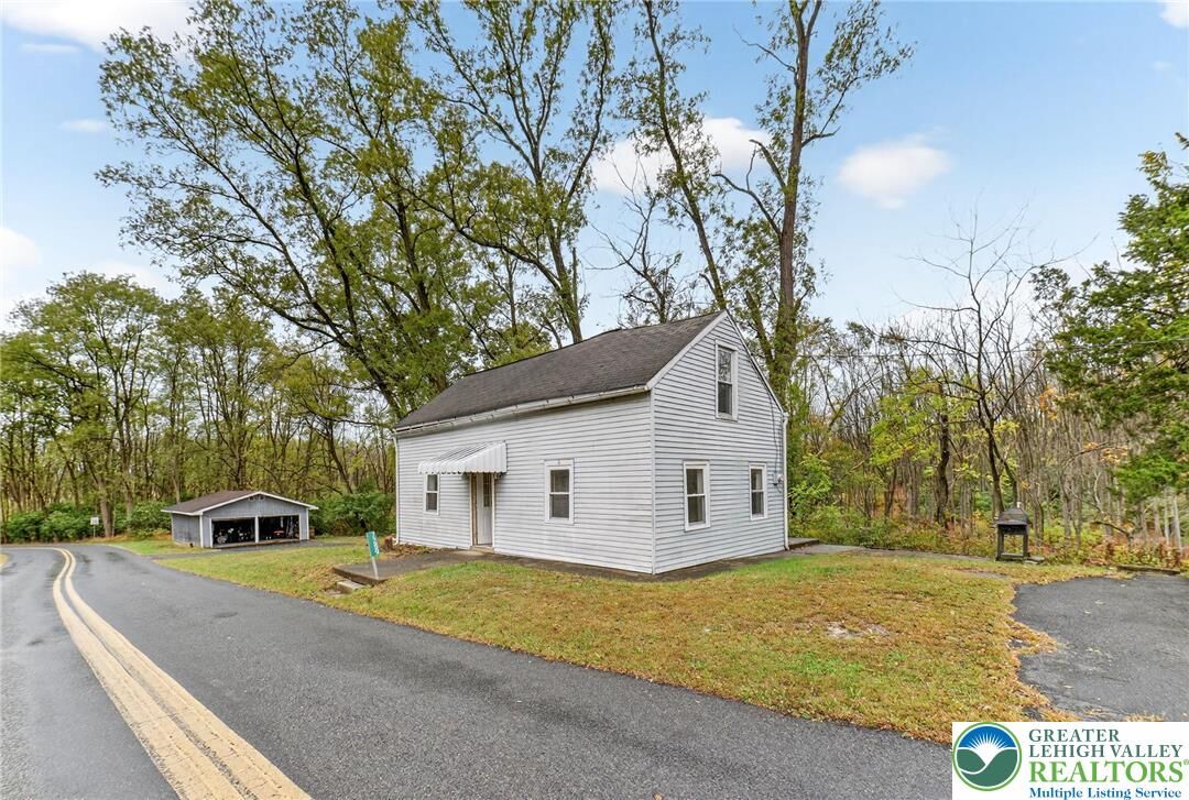 Property Photo: 7289 Tanglewood Road PA 18067