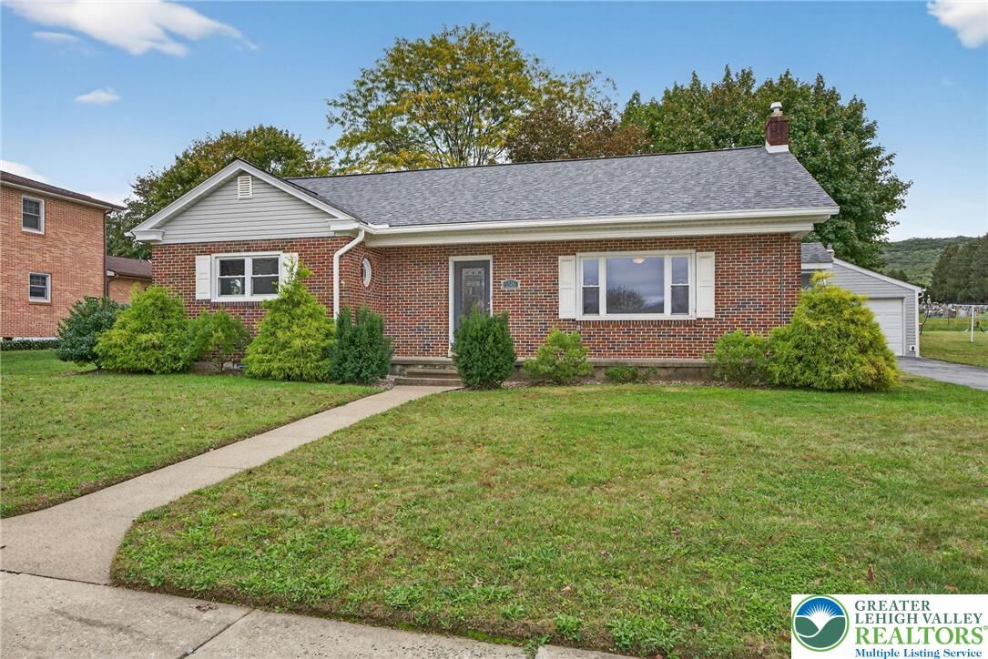 Property Photo: 38 Cedar Street PA 18062