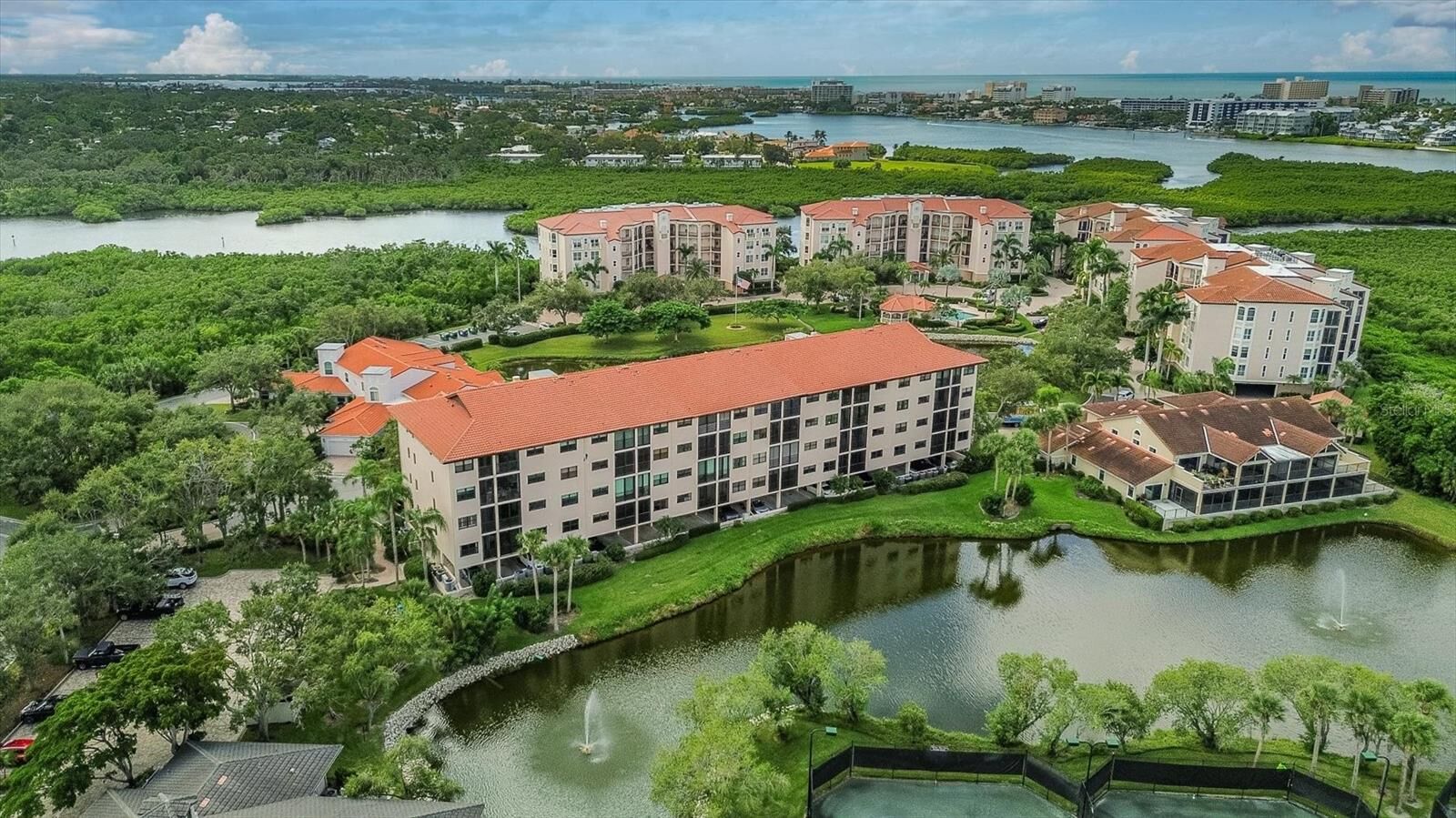 Property Photo: 5408 Eagles Point Circle 102 FL 34231