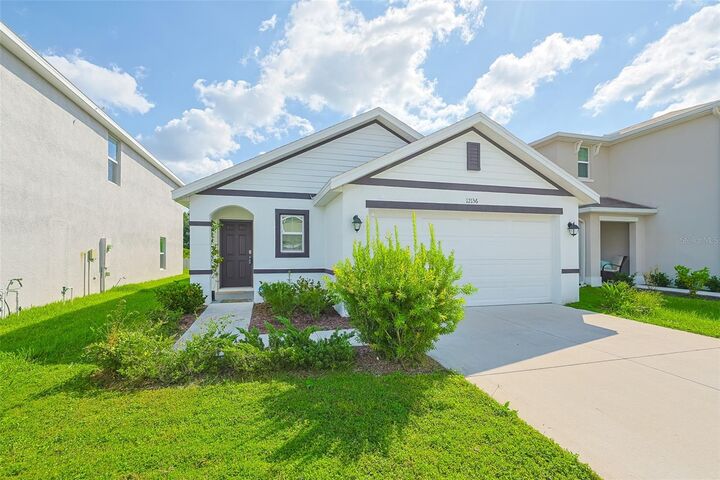 Property Photo:  12136 Lily Magnolia Lane  FL 33569 