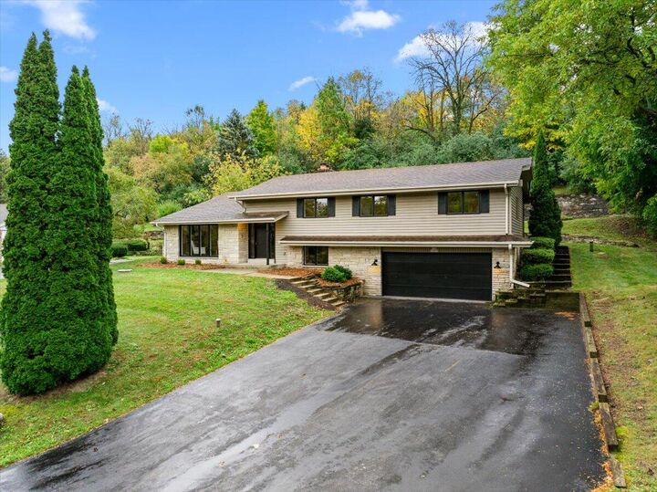 N105w20975 Oak Ln  Germantown WI 53022 photo