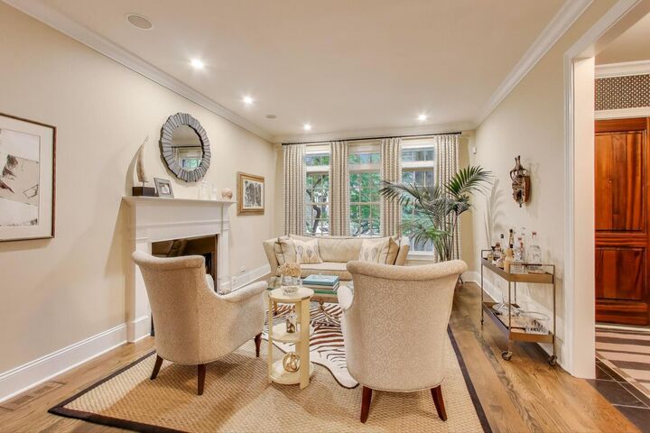 Property Photo: 3418 N Hamilton Avenue IL 60618