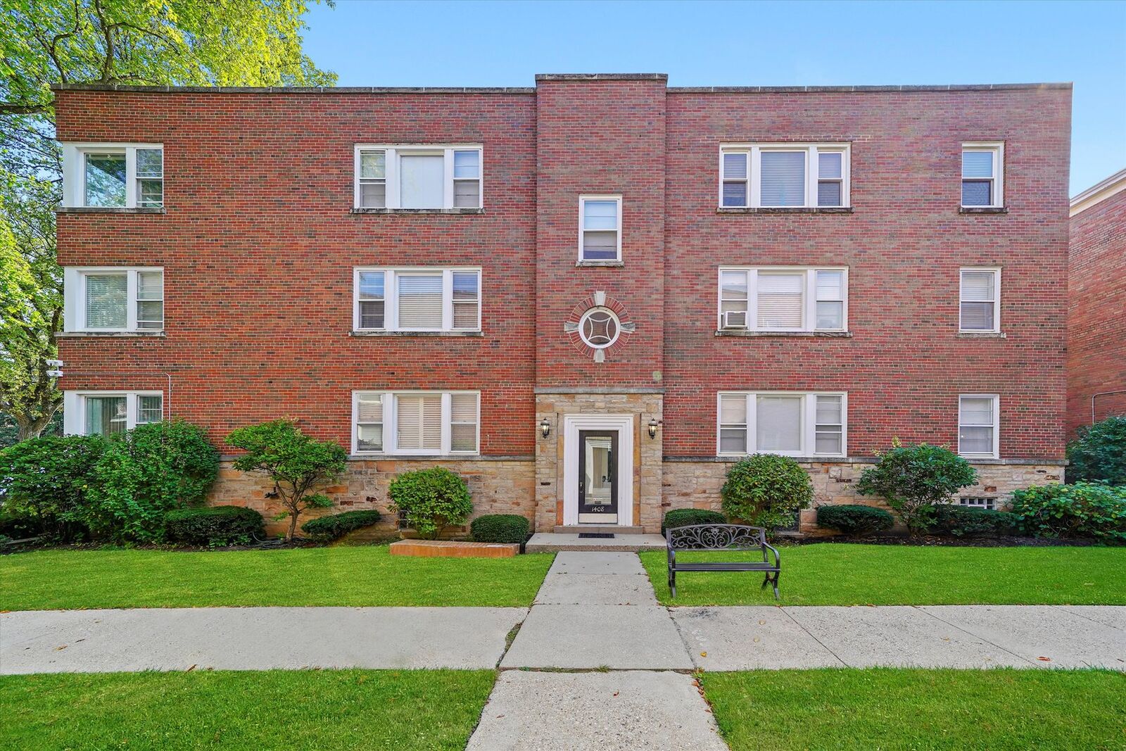 Property Photo: 1408 Central Street 3N IL 60201