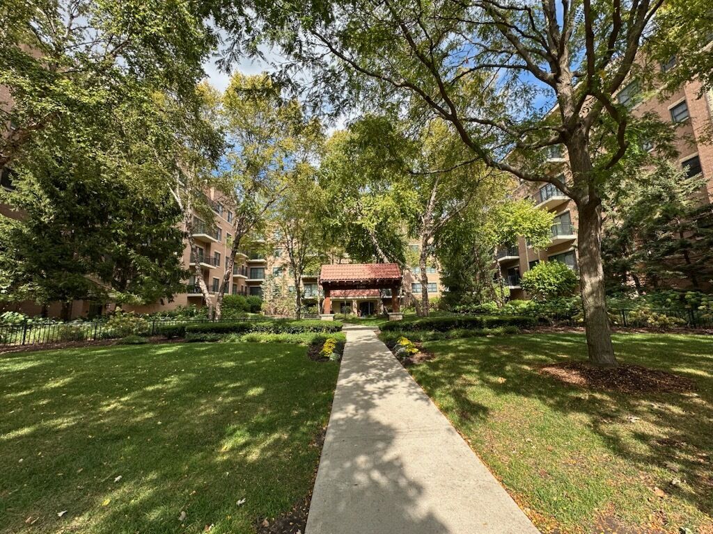 Property Photo: 5100 W 96th Street 232 IL 60453