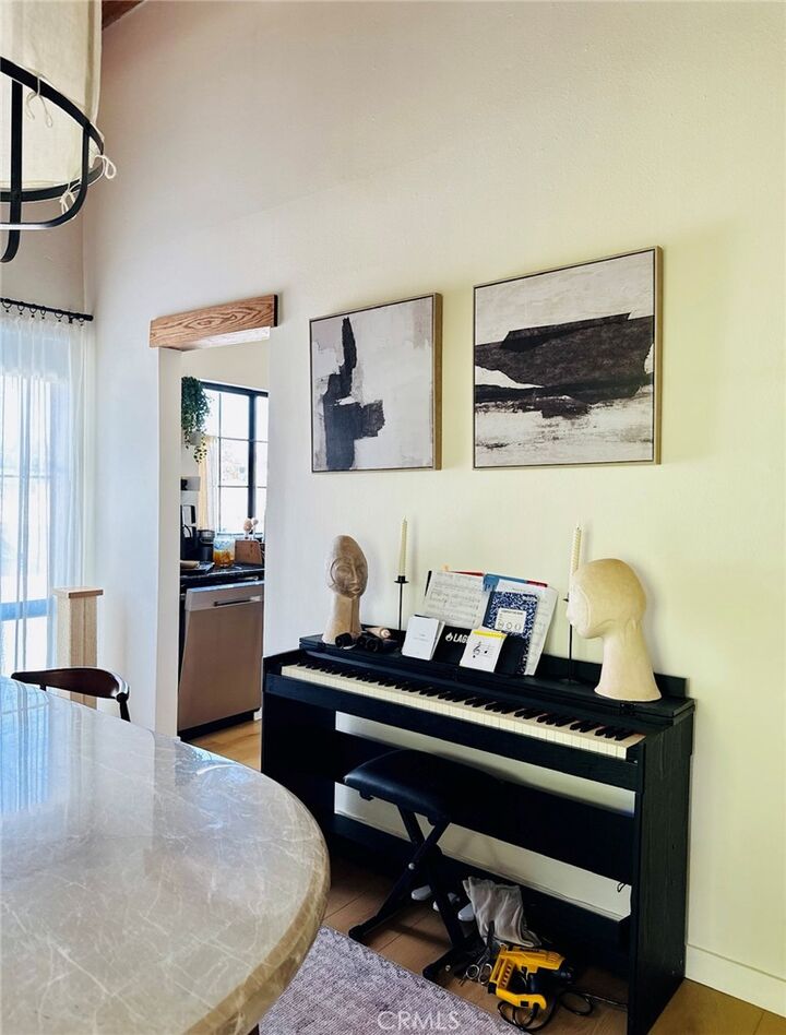 Property Photo: 20134 Leadwell St 218 CA 91306