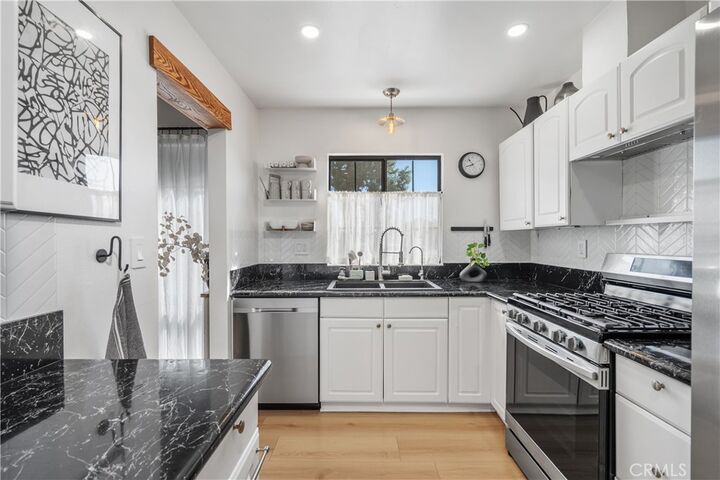 Property Photo:  20134 Leadwell St 218  CA 91306