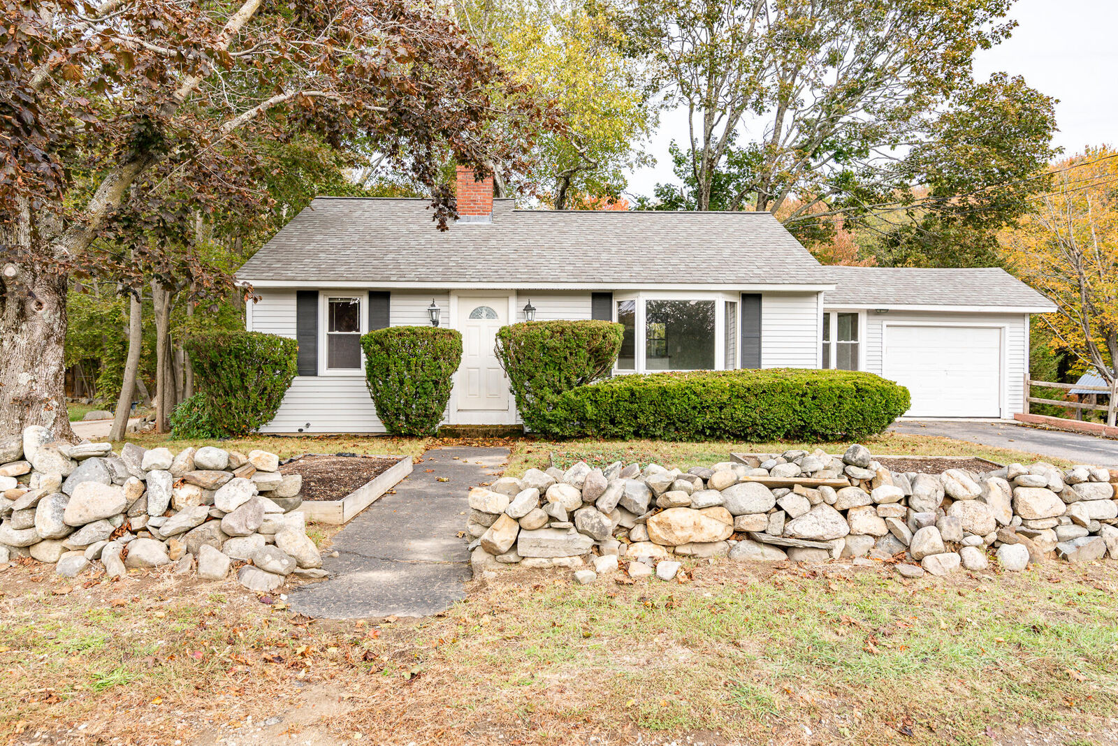 Property Photo: 1116 State Road ME 03903