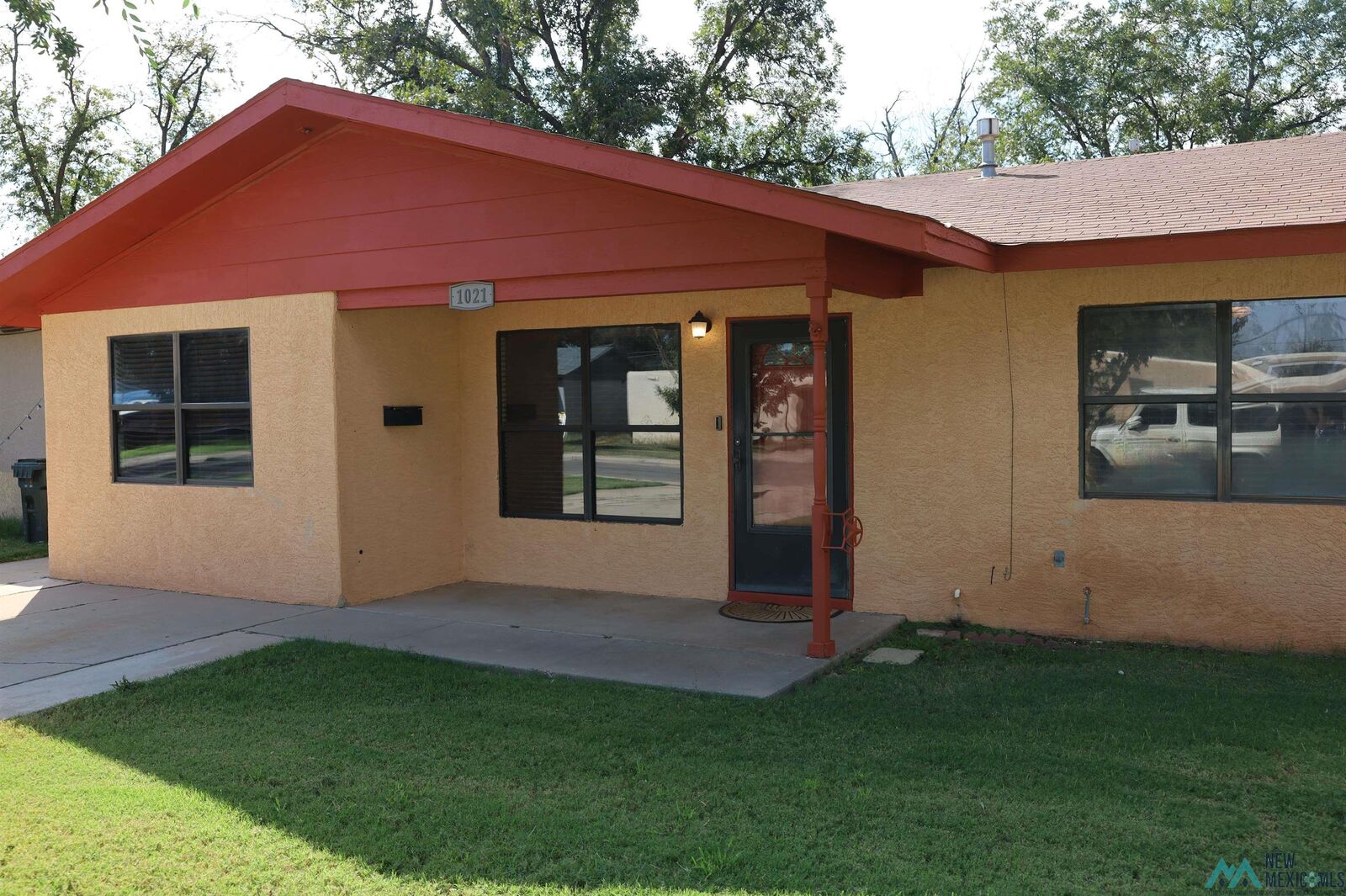 Property Photo:  1021 N 6th Street  NM 88220-3202 