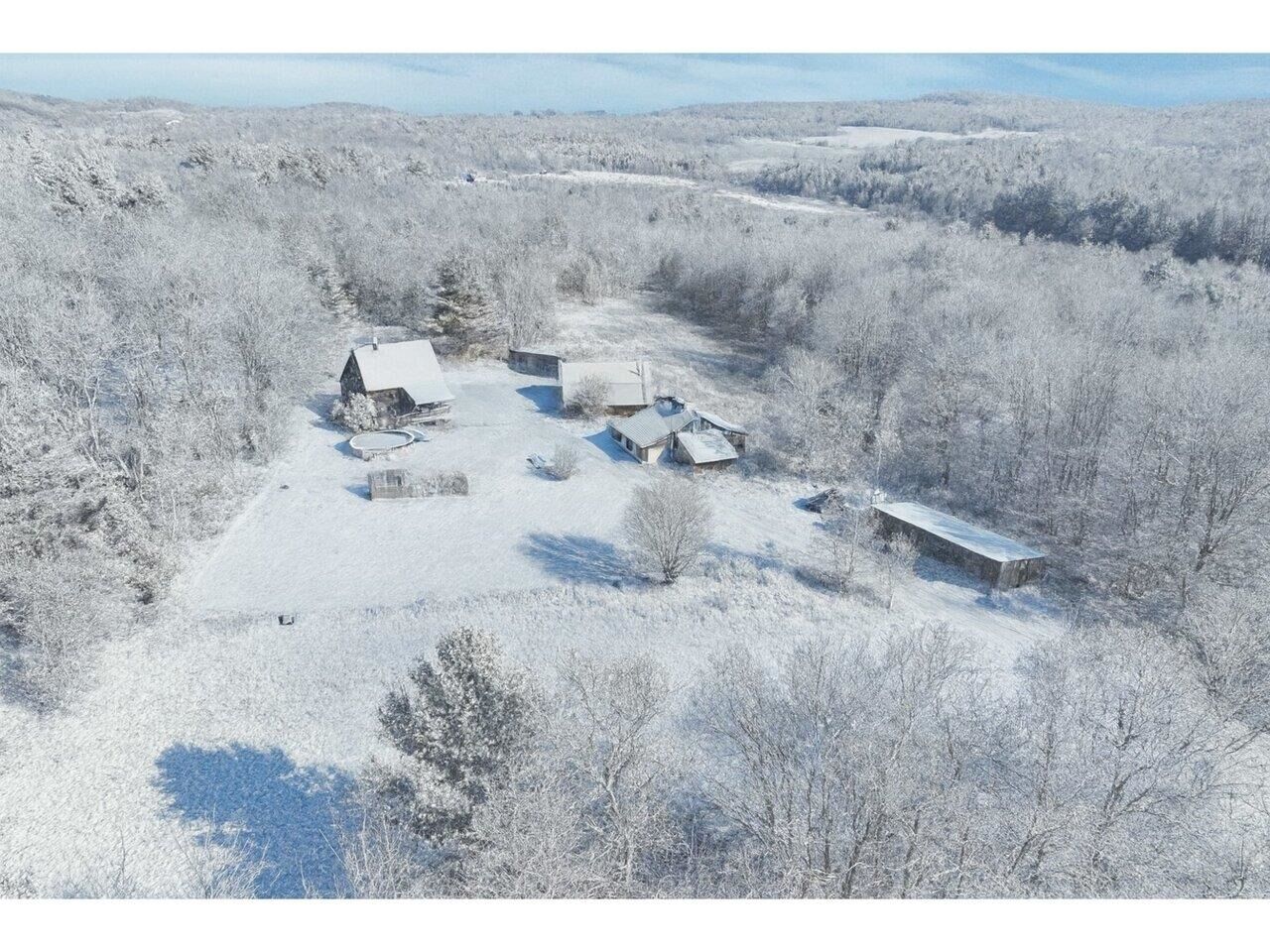 Property Photo: 2334 Pumpkin Village Road VT 05455