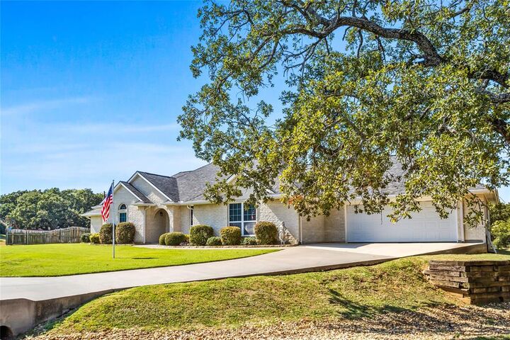 Property Photo: 2300 Sandstone Court TX 76028