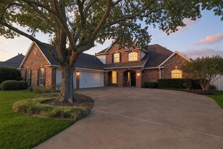 Property Photo: 718 Morningside Drive TX 76063