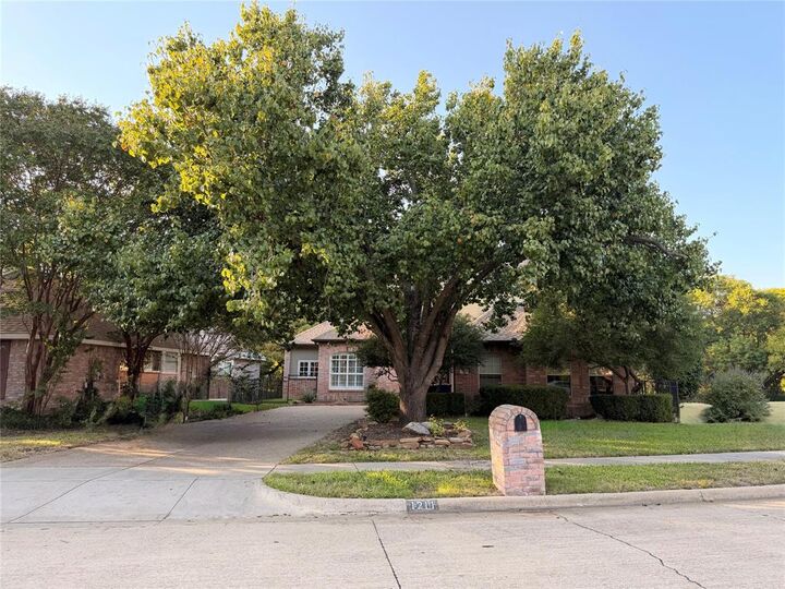 Property Photo: 1211 Ashford Lane TX 75002