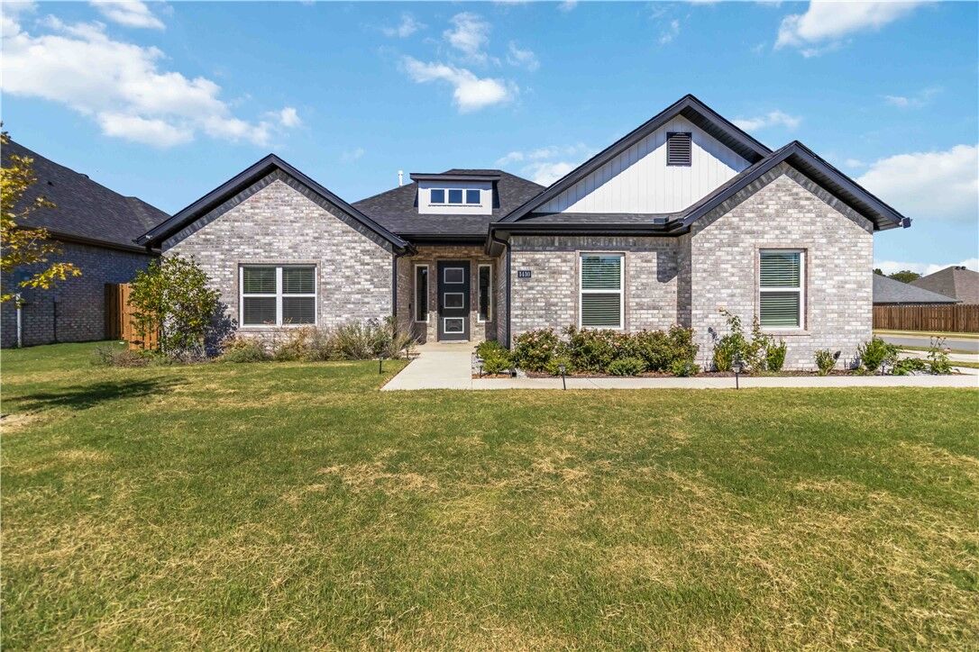 Property Photo: 1410 Sessile Oak Way AR 72713