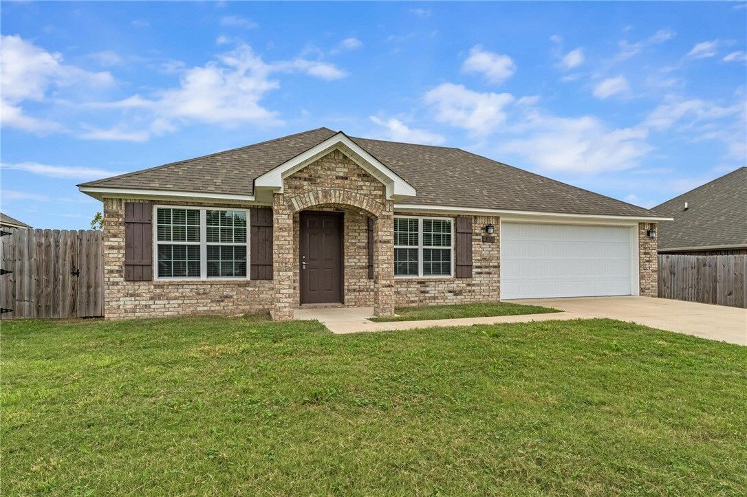 Property Photo:  812 Saddlebrook Street  AR 72734 