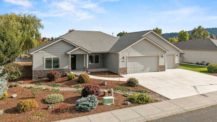 Property Photo:  2937 Front Street  OR 97601 