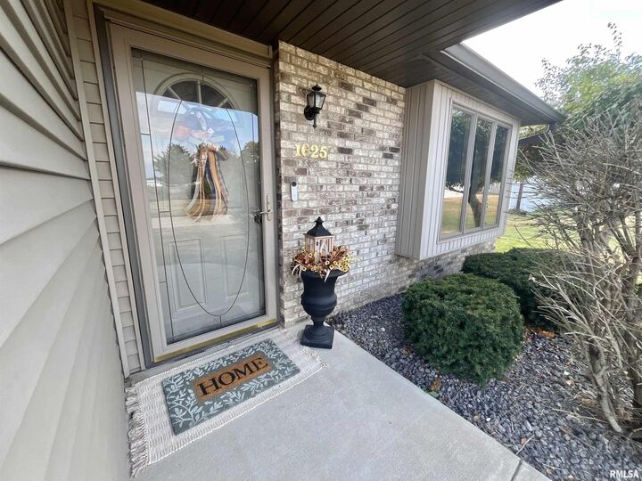 Property Photo: 1625 Milnes Drive IL 61252