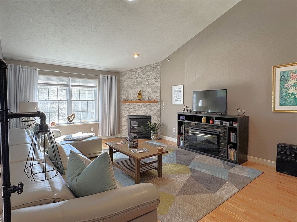 Property Photo:  7 Stevens Court 7  NH 03811 