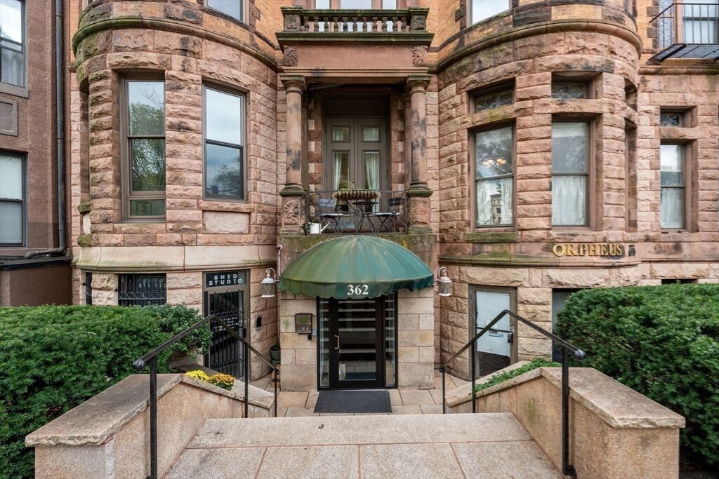 Property Photo: 362 Commonwealth Ave. 6D MA 02115