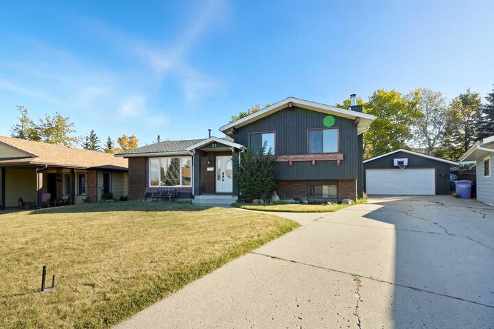 Property Photo: 21 Cunningham Crescent AB T4P 2S2