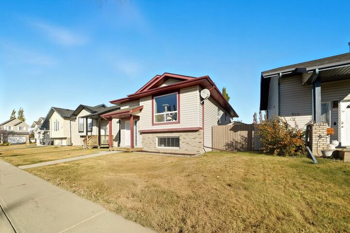 Property Photo: 106 Drummond Close AB T4R 3E2