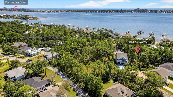 Property Photo:  5701 Shores Cir  FL 32507 