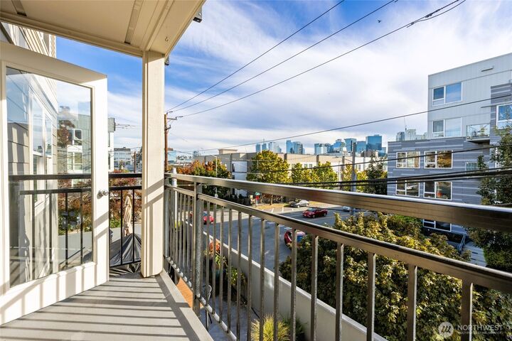 Property Photo: 420 Valley Street 304 WA 98109