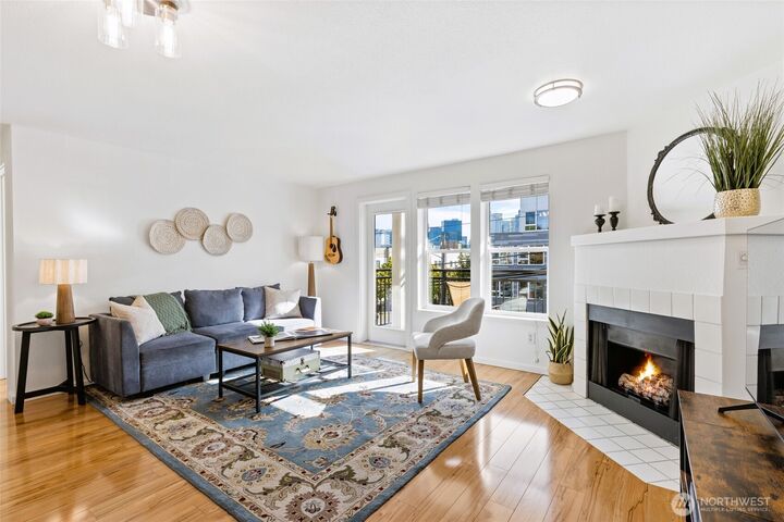 Property Photo:  420  Valley Street 304  WA 98109 