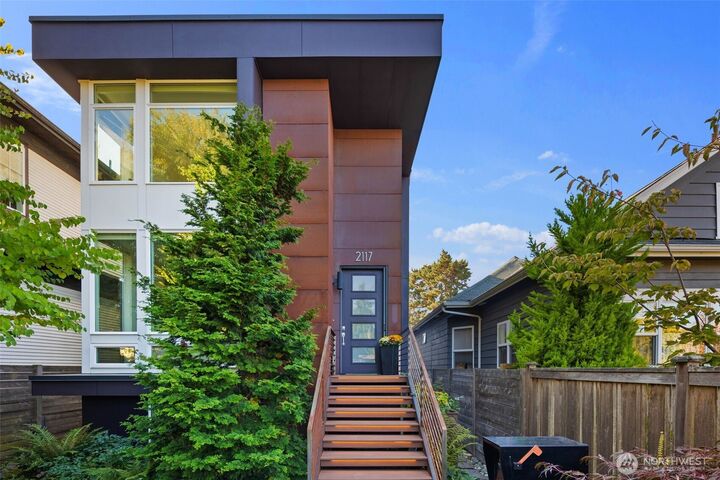 Property Photo:  2117  5th Ave  W  WA 98119 