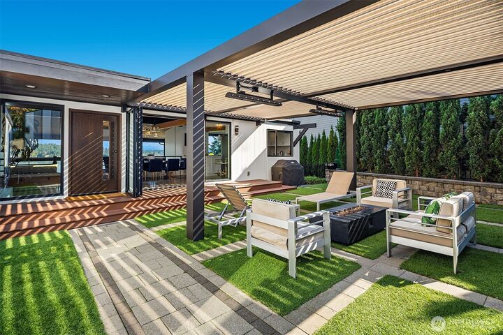 Property Photo: 8540 53rd Court NE WA 98115