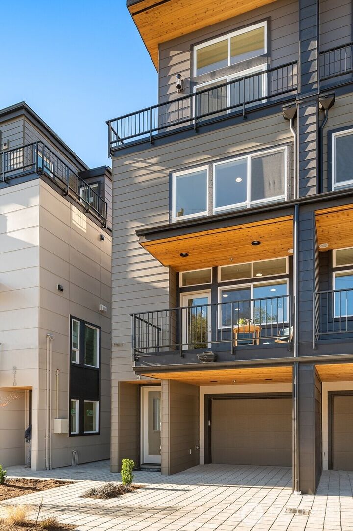 Property Photo: 9211 D Densmore Avenue N WA 98103