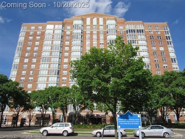 Property Photo: 250 E Harbortown Drive 708 MI 48207