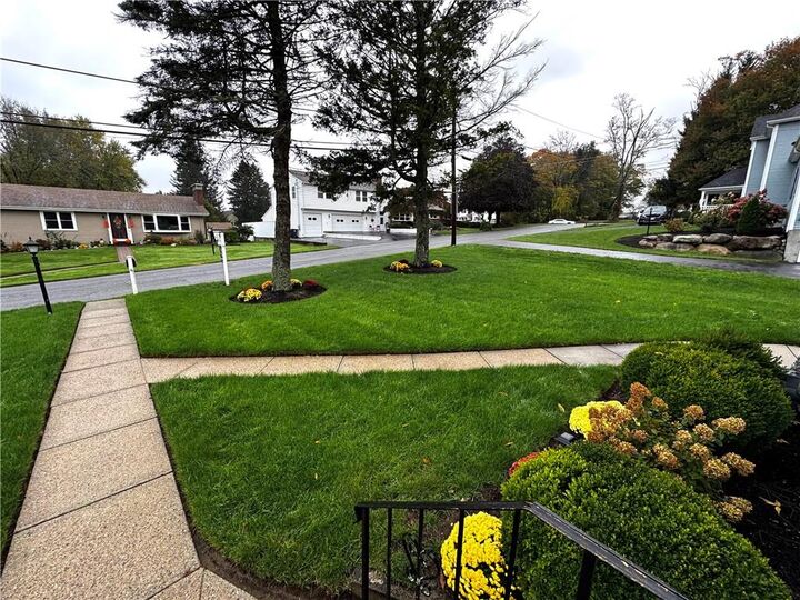 Property Photo:  6 Rolling Acres Drive  RI 02864 