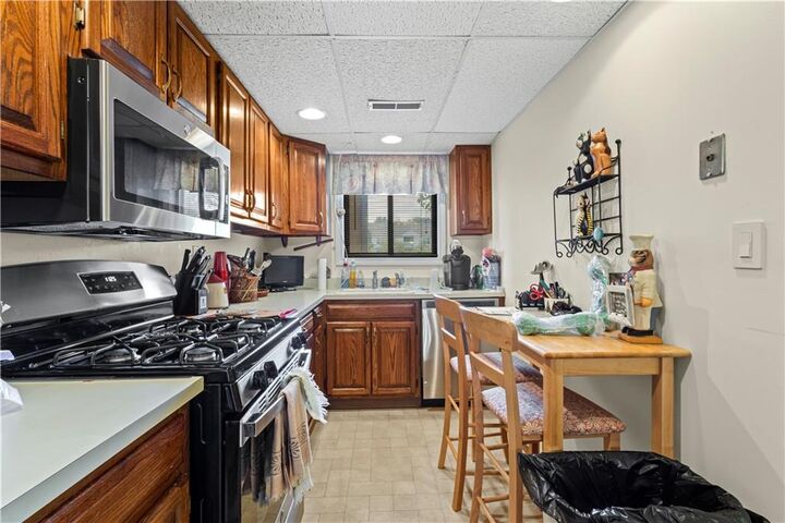 Property Photo:  650 East Greenwich Avenue 2-103  RI 02893 