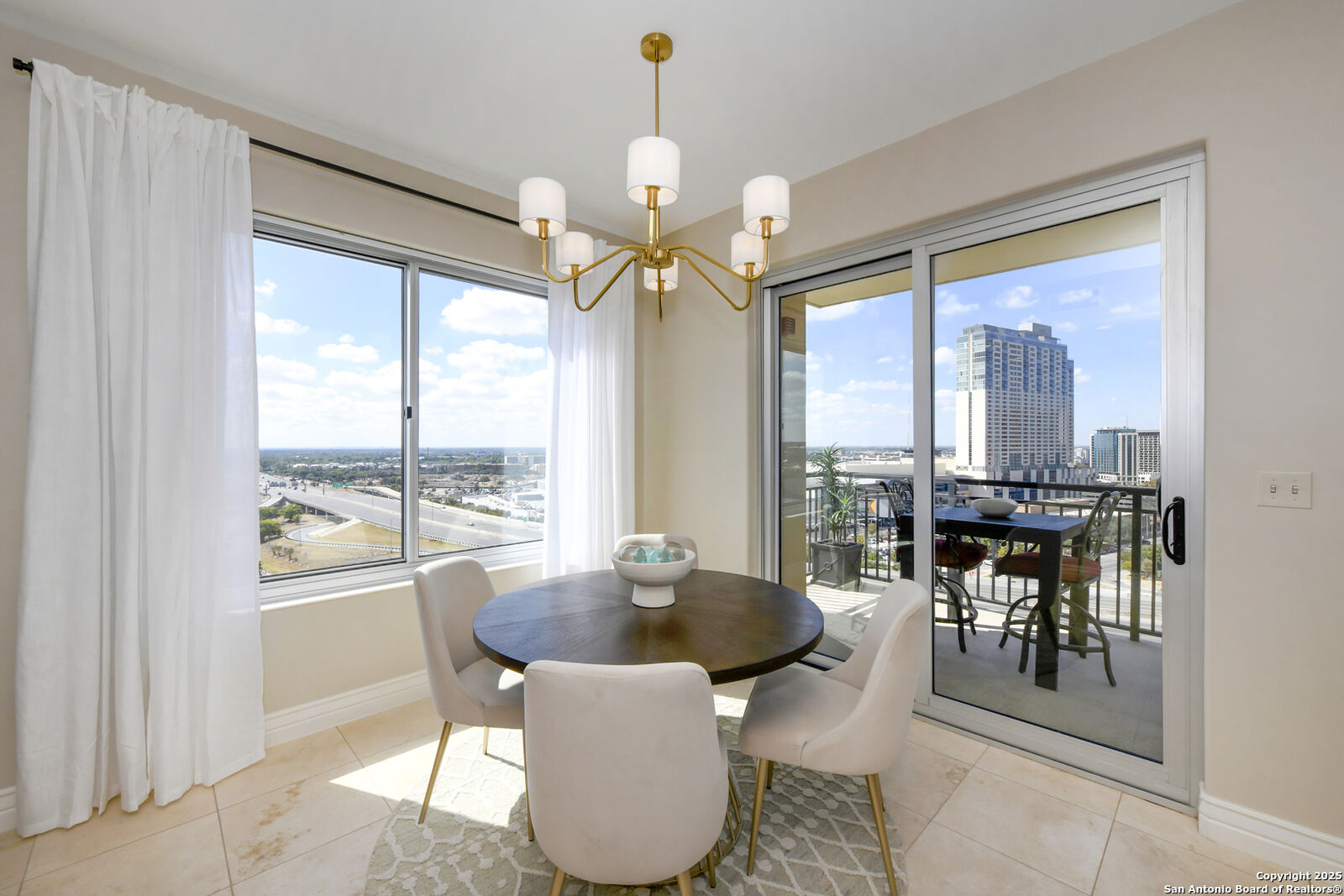 Property Photo: 215 Center Apt 1307 TX 78202
