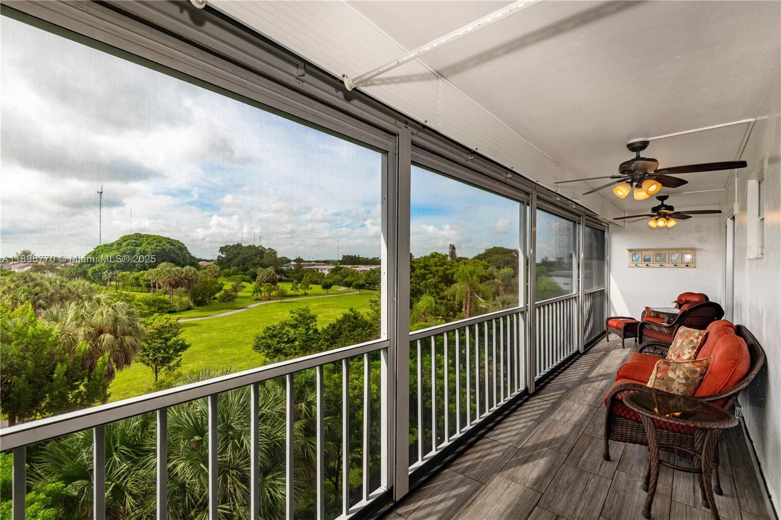 Property Photo: 4800 Hillcrest Ln 501 FL 33021