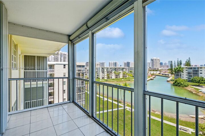 2851 Leonard Dr J610  Aventura FL 33160 photo