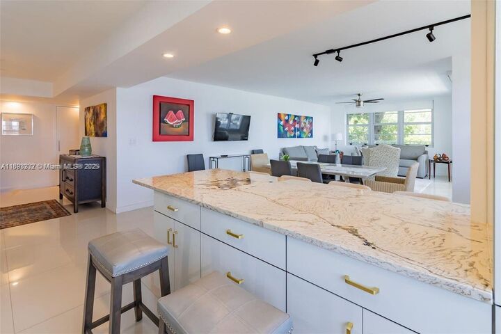 Property Photo: 2801 NE 183rd St 116W FL 33160