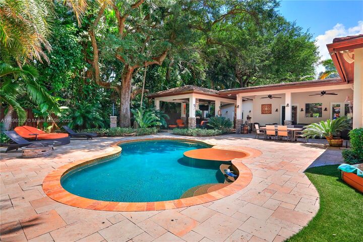 Property Photo:  6461 SW 74th St  FL 33143 