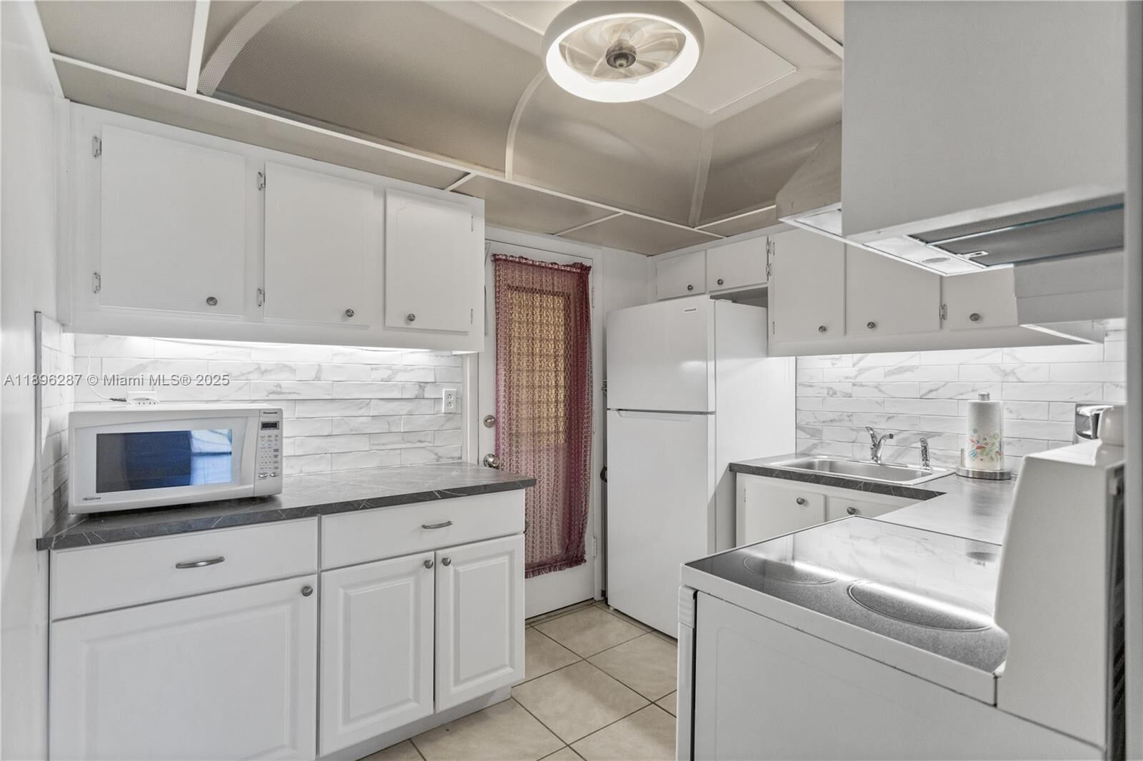 Property Photo: 17001 NE 13th Ave 214 FL 33162